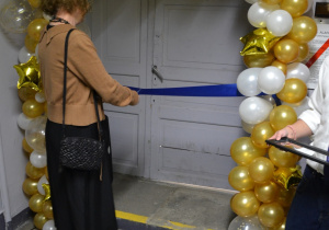 przecięcie wstęg iprzez Panią Dyrektor Dorotę Basny