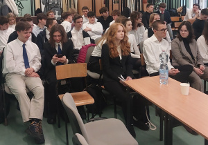publiczność uczestnicząca w debacie