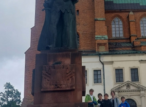 Dwunastkowicze w Biskupinie.