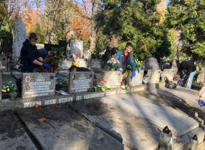 Groby „Małej Piętnastki” - wizyta na cmentarzu przy ulicy Ogrodowej.