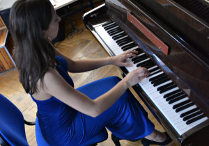 Talent Show - Agata Zawisza - gra na pianinie